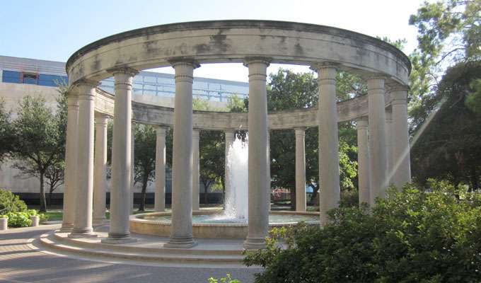 MECOM ROCKWELL COLONNADE