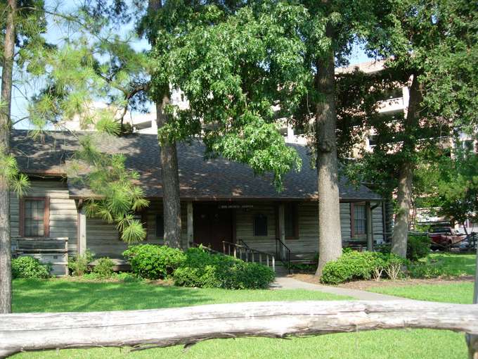 PIONEER MEMORIAL LOG HOUSE MUSEUM